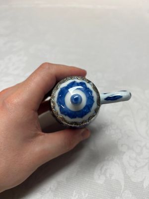 Five Chinese blue and white wares, three silver-mounted, Kangxi — photo 8