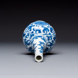 Five Chinese blue and white wares, three silver-mounted, Kangxi — photo 17
