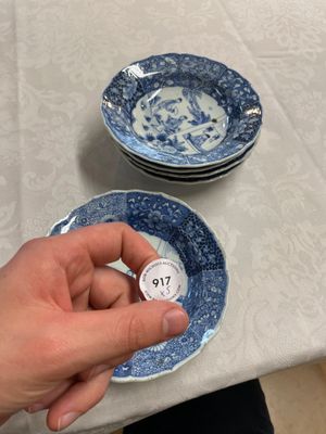 Five Chinese blue and white 'Xi Xiang Ji' plates, Qianlong — foto 1