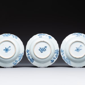 Five Chinese blue and white 'Xi Xiang Ji' plates, Qianlong — photo 3