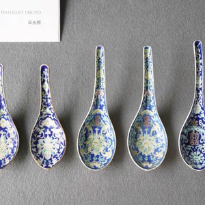 Five Chinese blue-ground spoons, incl. a pair Tongzhi mark and of the period — photo 13