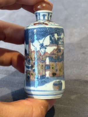 Five Chinese blue, white and copper-red snuff bottles, 19/20th C. — foto 11
