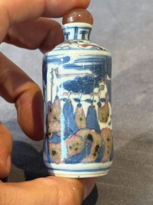 Five Chinese blue, white and copper-red snuff bottles, 19/20th C. — foto 13