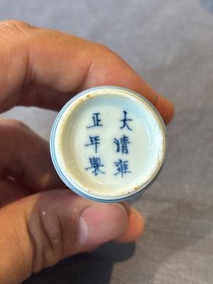 Five Chinese blue, white and copper-red snuff bottles, 19/20th C. — foto 23