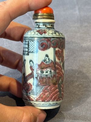 Five Chinese blue, white and copper-red snuff bottles, 19/20th C. — foto 27