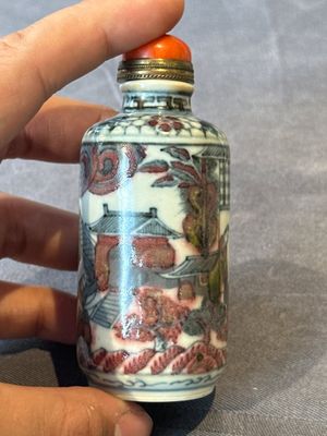 Five Chinese blue, white and copper-red snuff bottles, 19/20th C. — foto 29