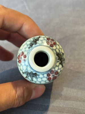 Five Chinese blue, white and copper-red snuff bottles, 19/20th C. — foto 32