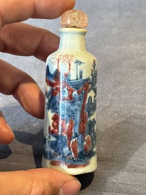 Five Chinese blue, white and copper-red snuff bottles, 19/20th C. — foto 39