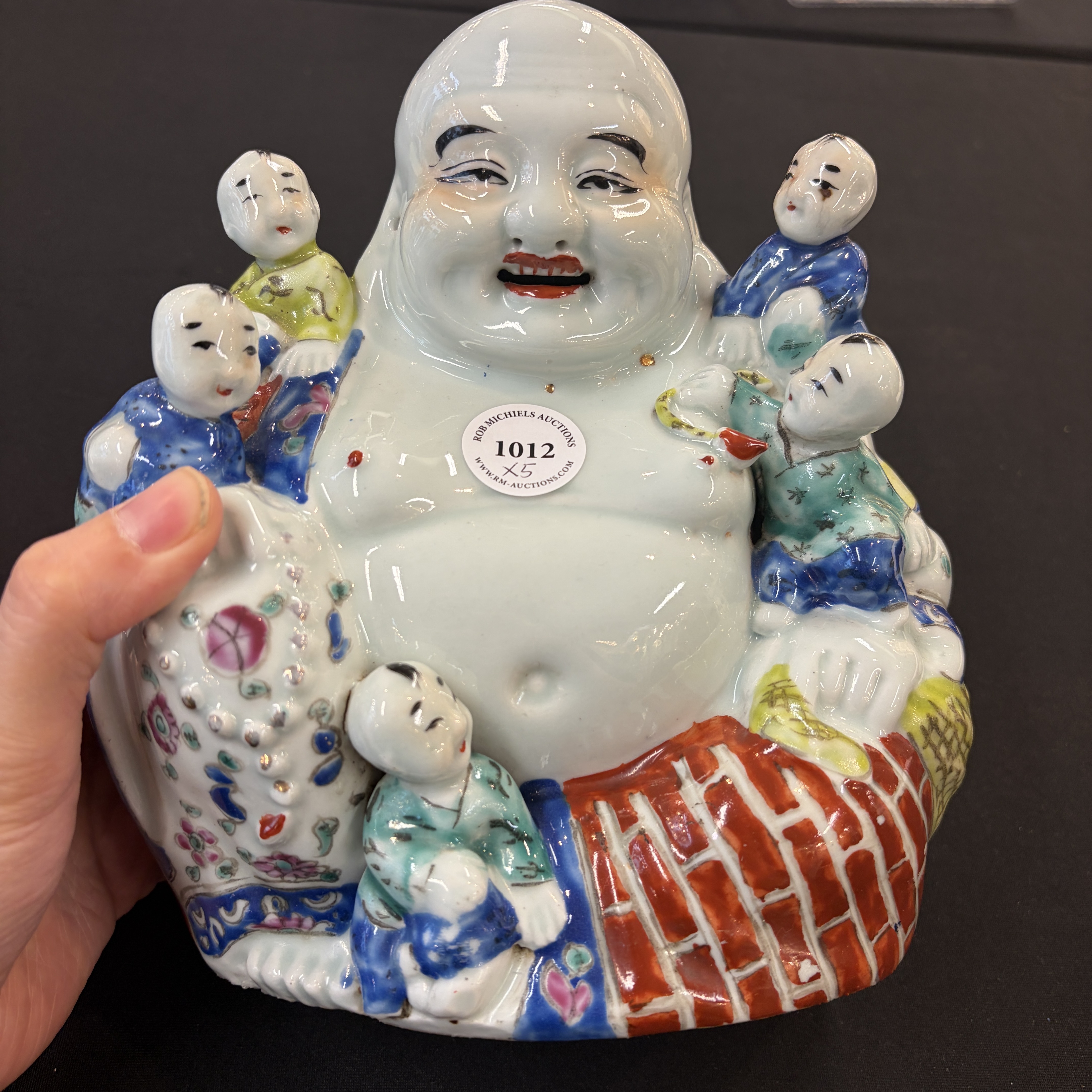 Five Chinese blue, white and famille rose wares — photo 1