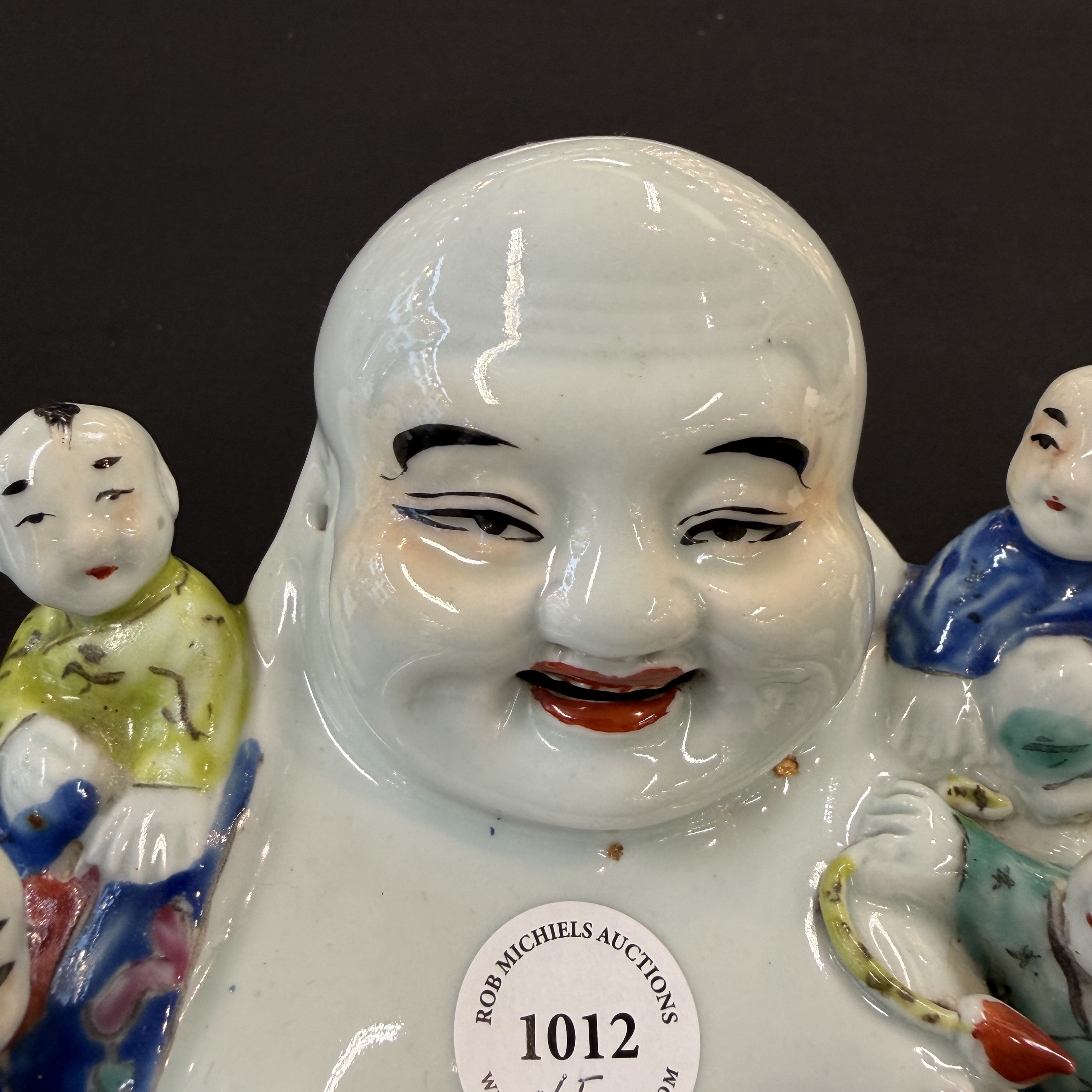 Five Chinese blue, white and famille rose wares — photo 2
