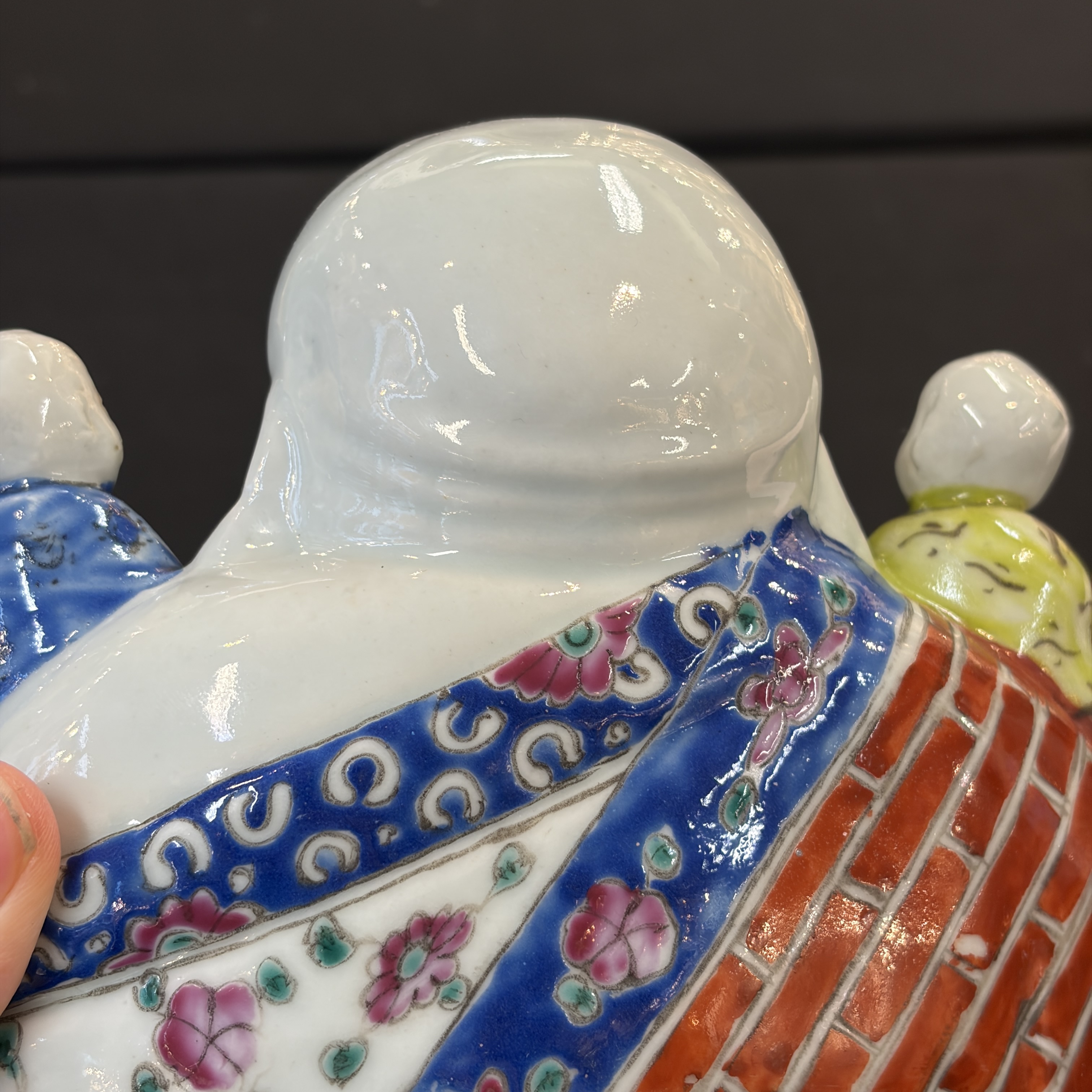 Five Chinese blue, white and famille rose wares — photo 9
