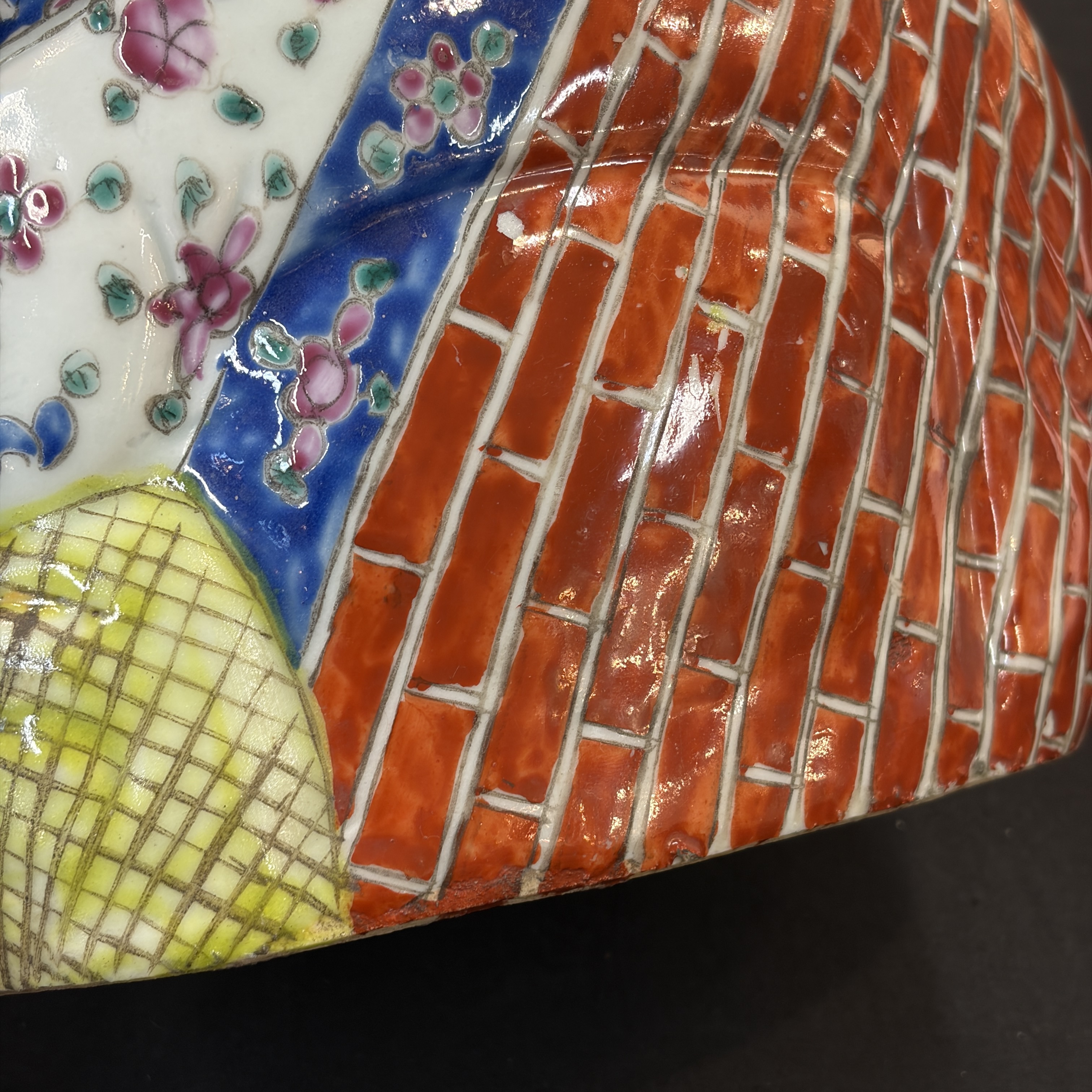 Five Chinese blue, white and famille rose wares — photo 11