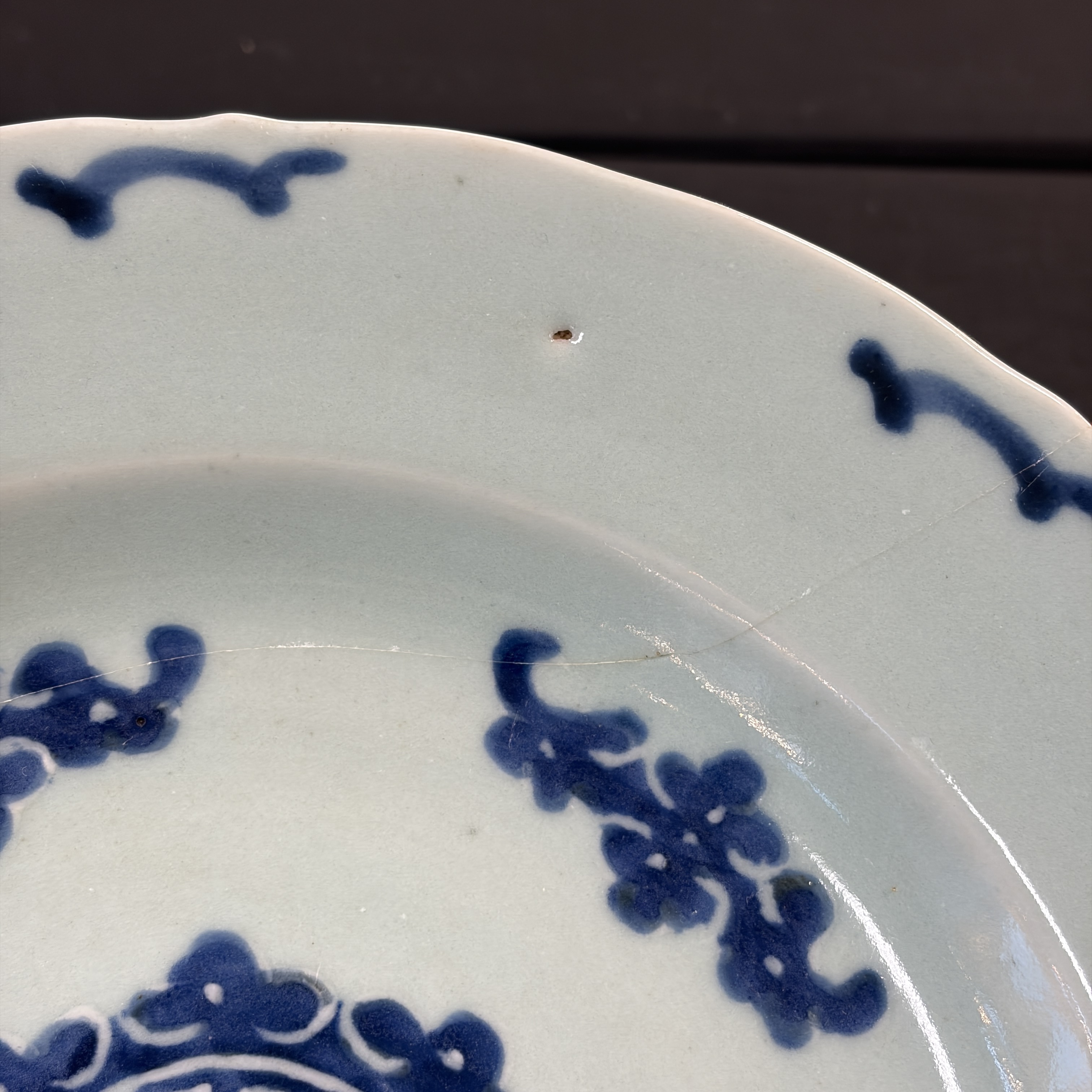 Five Chinese blue, white and famille rose wares — photo 13