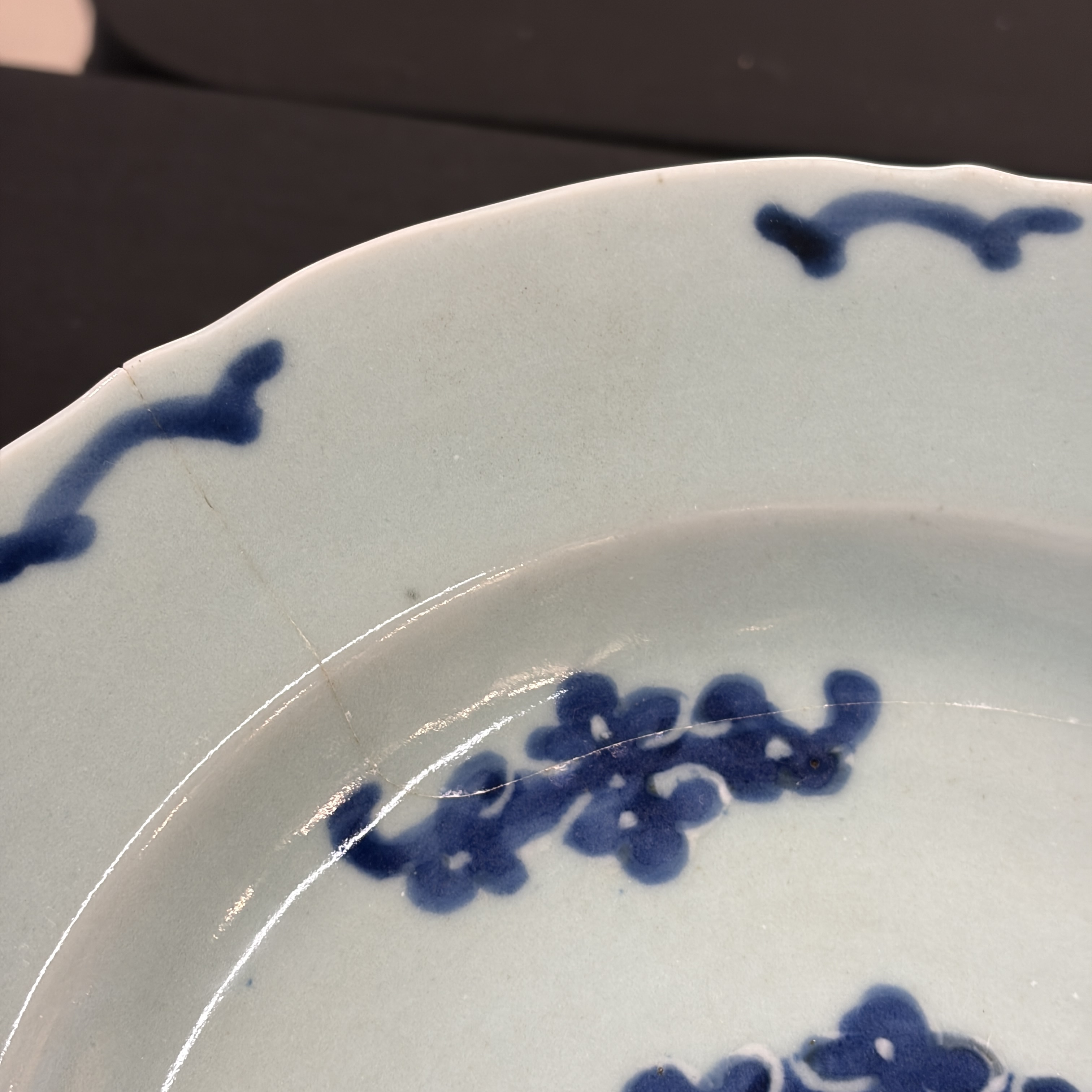 Five Chinese blue, white and famille rose wares — photo 14