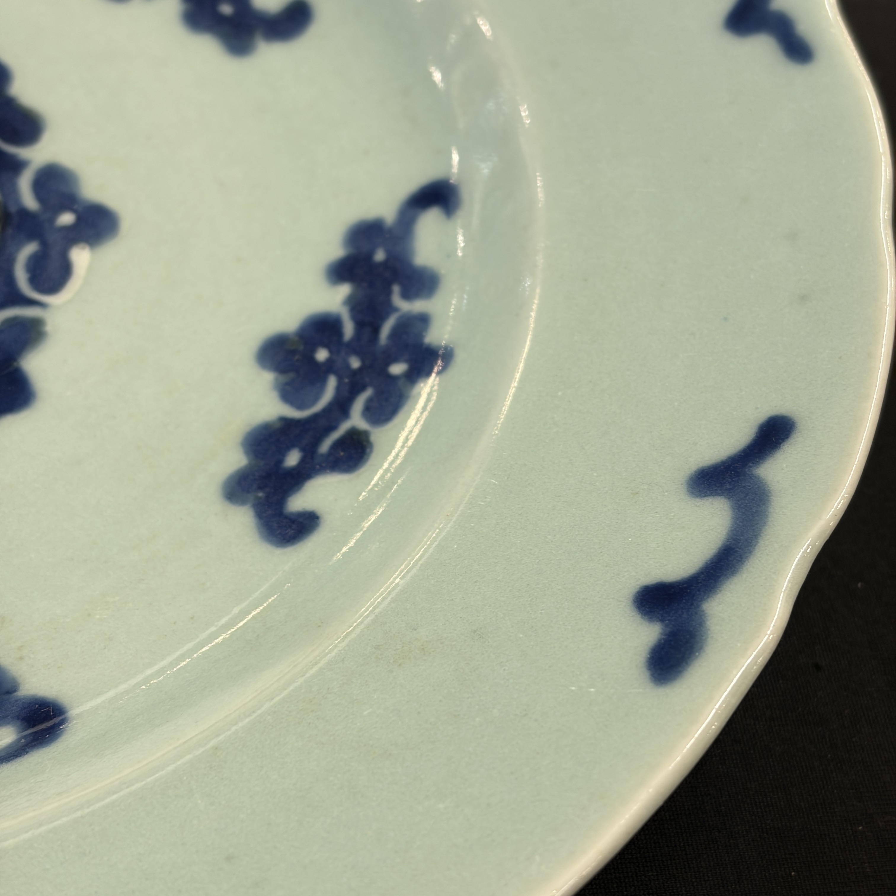 Five Chinese blue, white and famille rose wares — photo 16