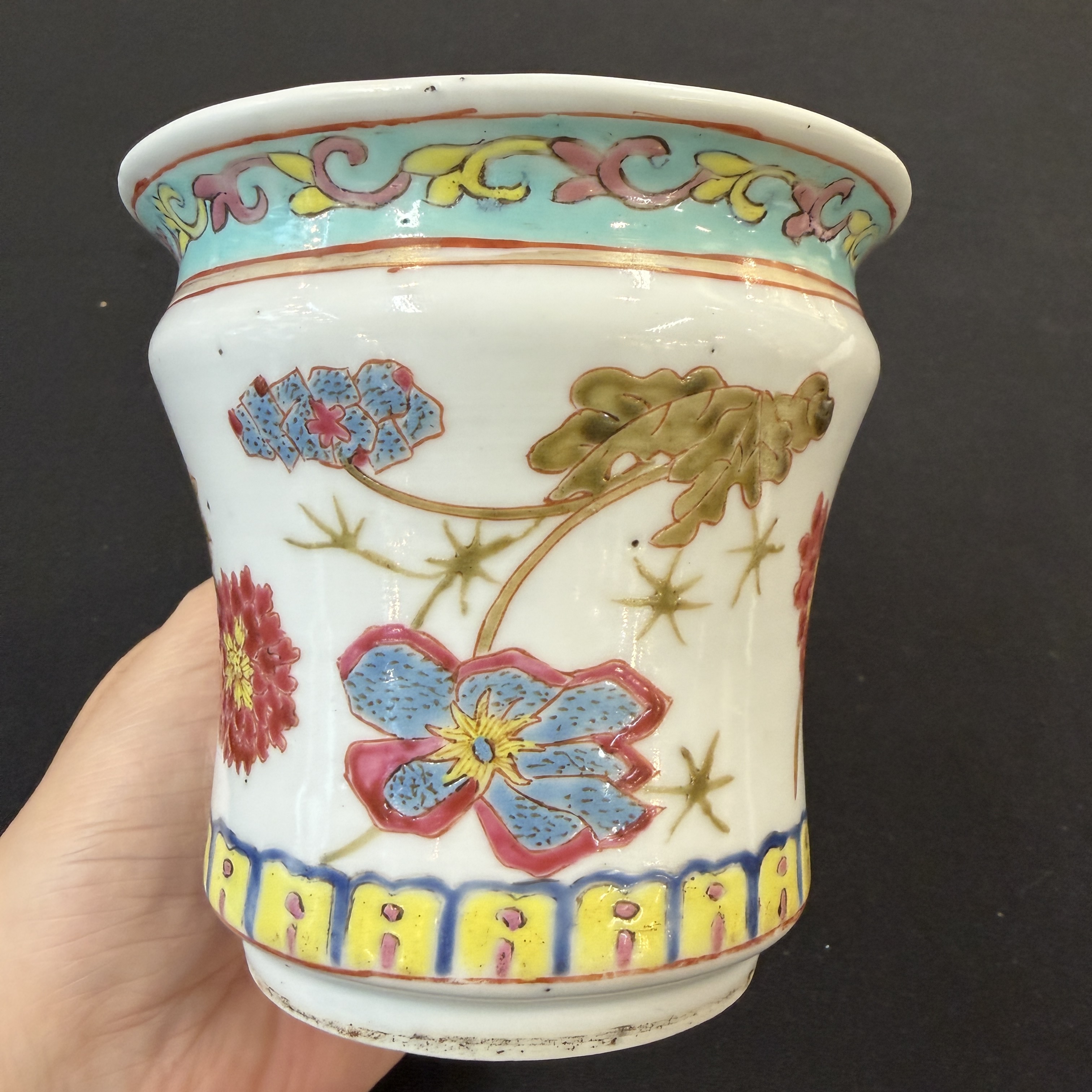 Five Chinese blue, white and famille rose wares — photo 25