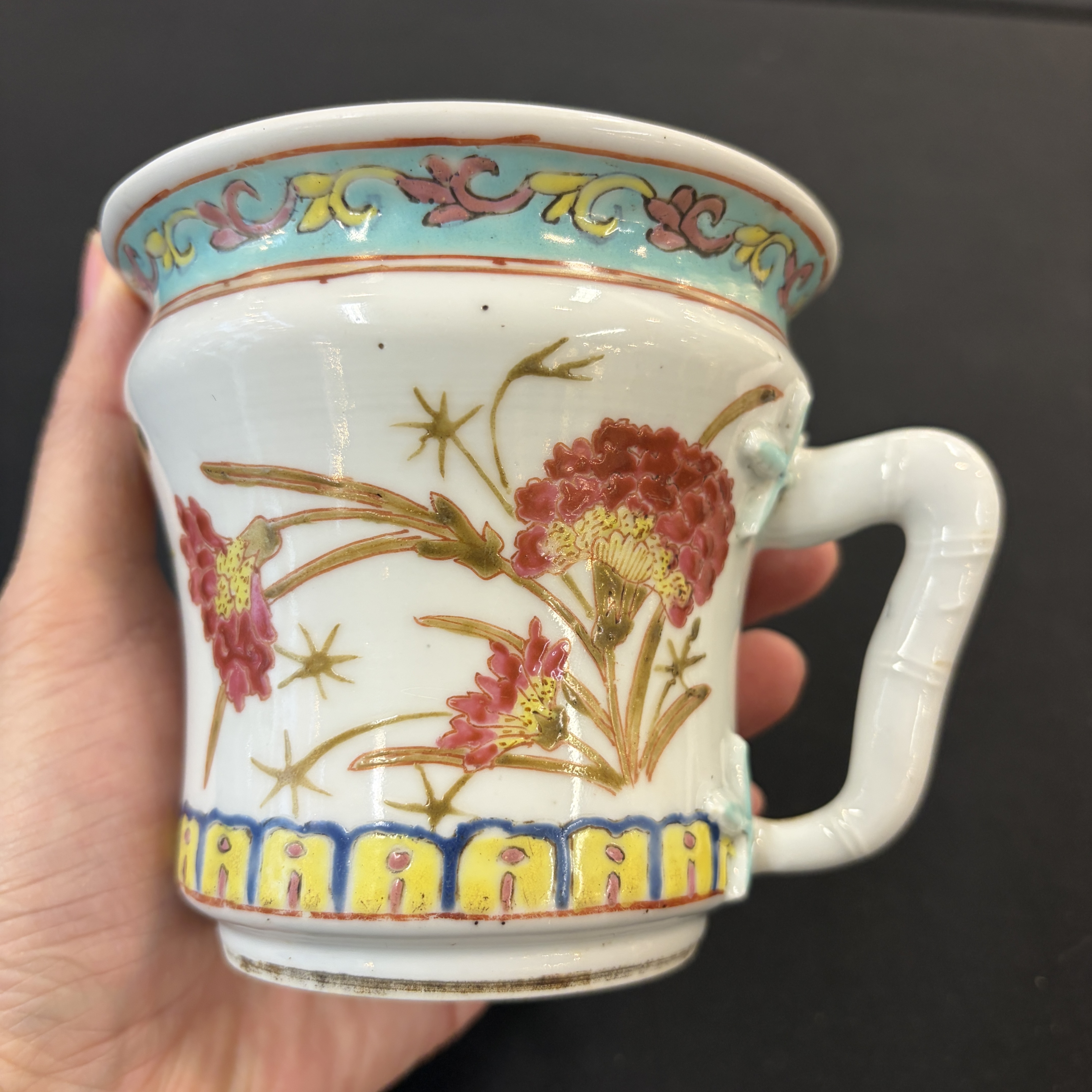 Five Chinese blue, white and famille rose wares — photo 26