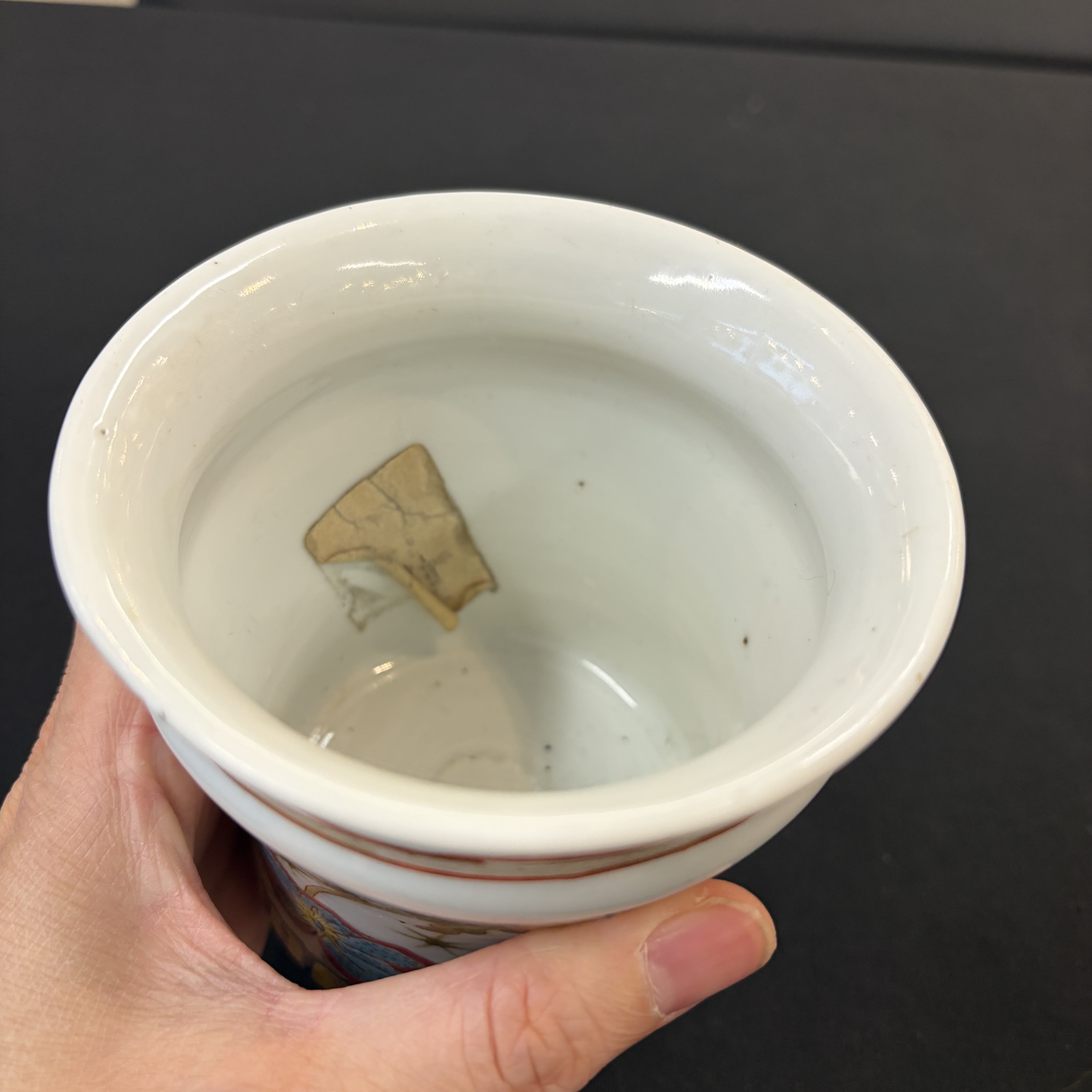 Five Chinese blue, white and famille rose wares — photo 27