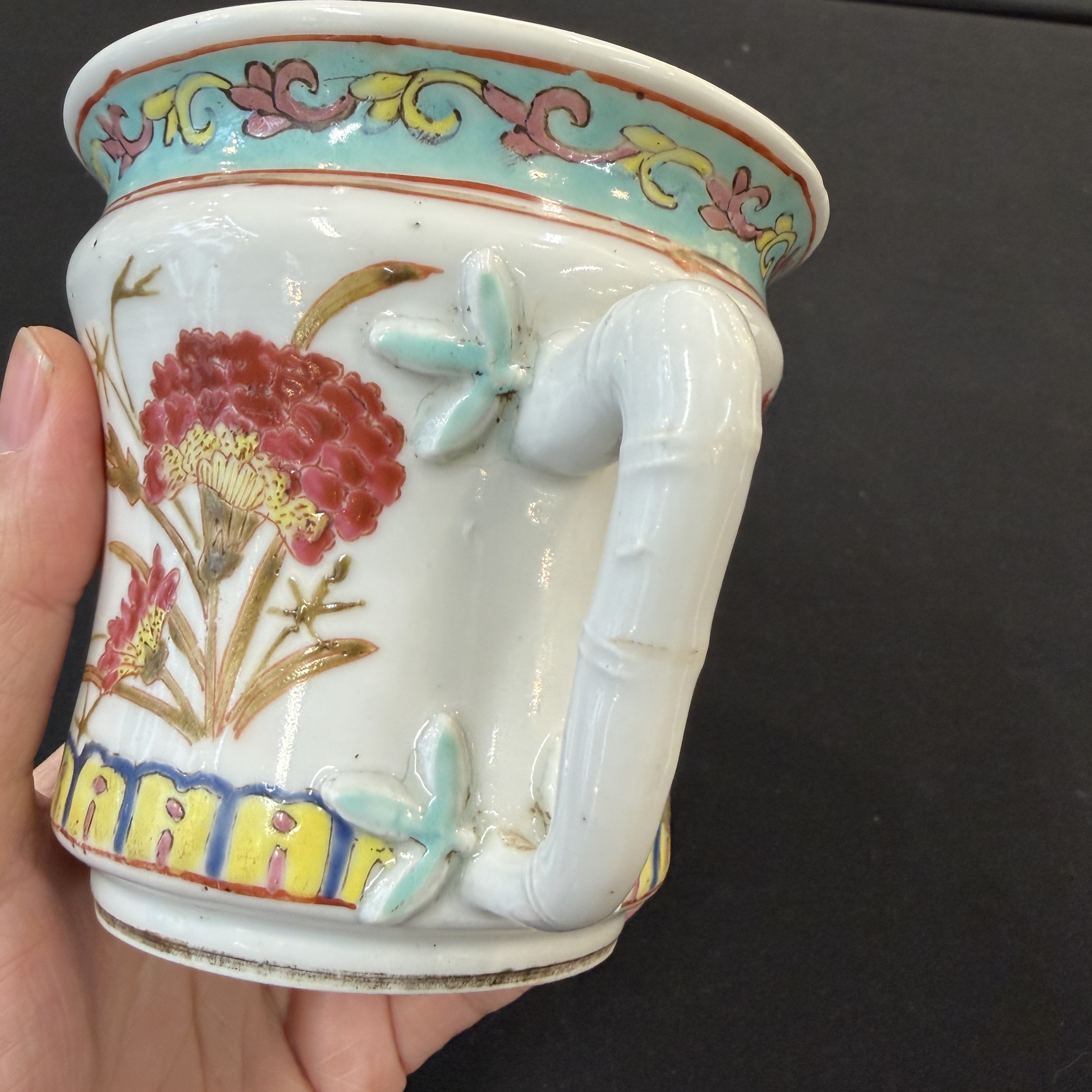 Five Chinese blue, white and famille rose wares — photo 28
