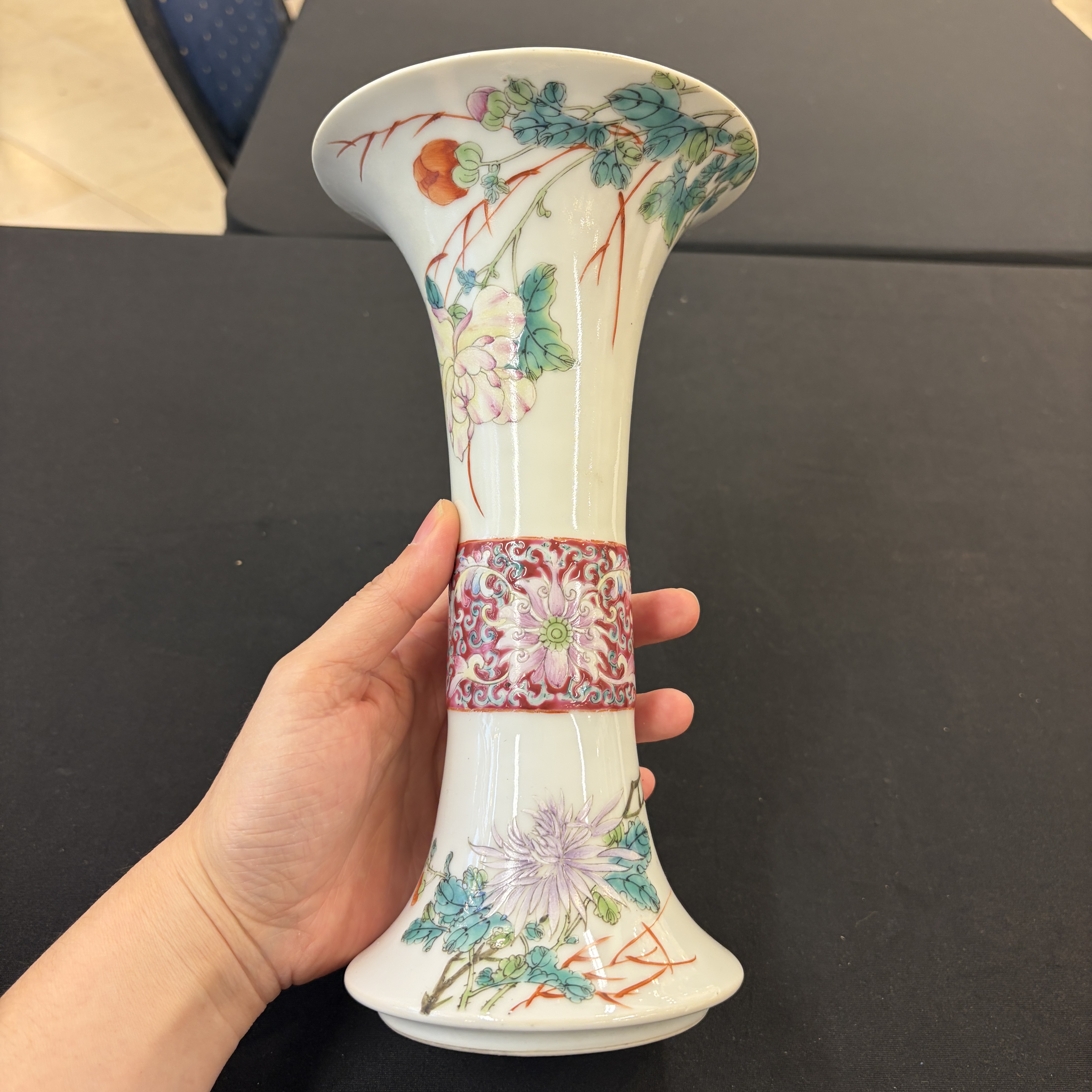 Five Chinese blue, white and famille rose wares — photo 31