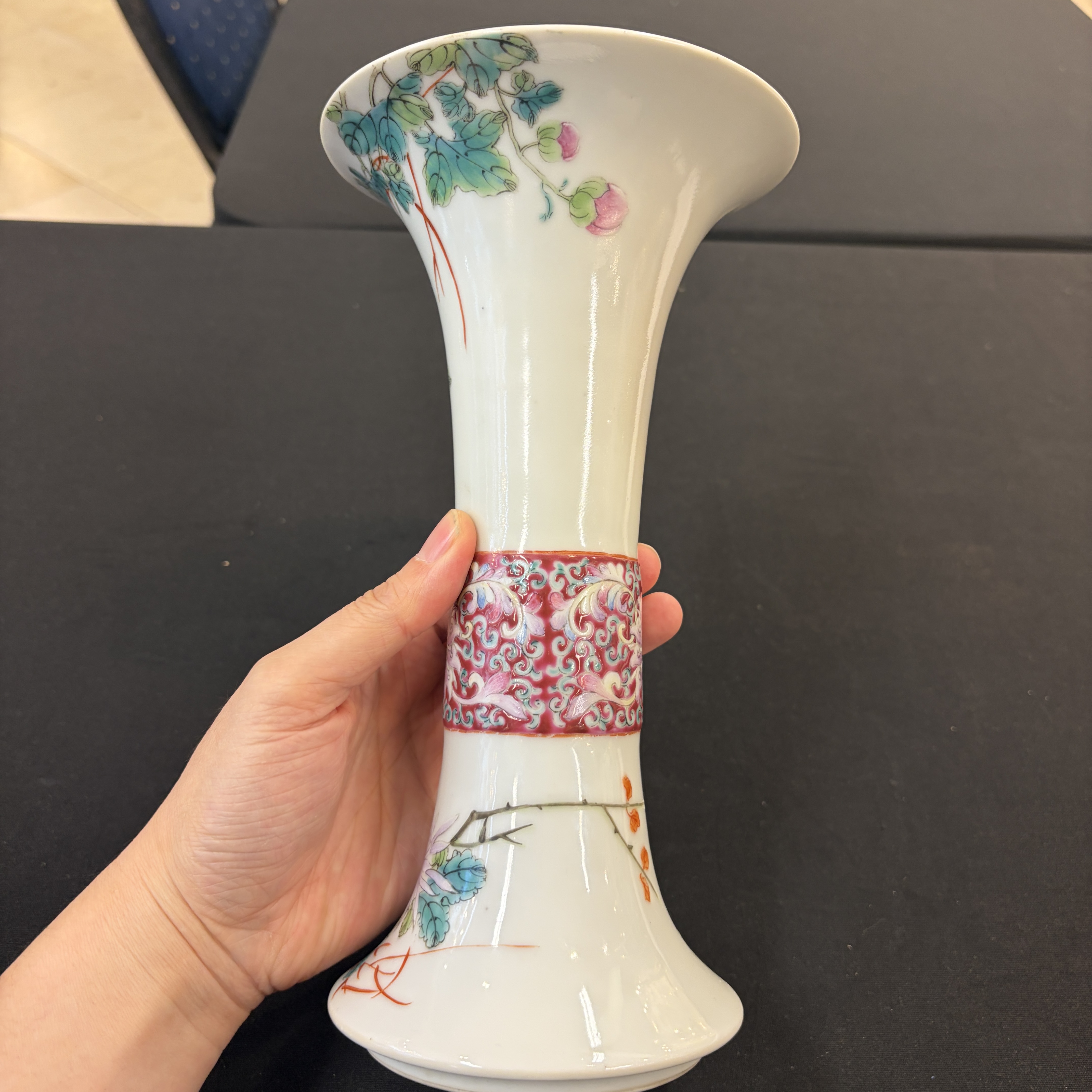 Five Chinese blue, white and famille rose wares — photo 32