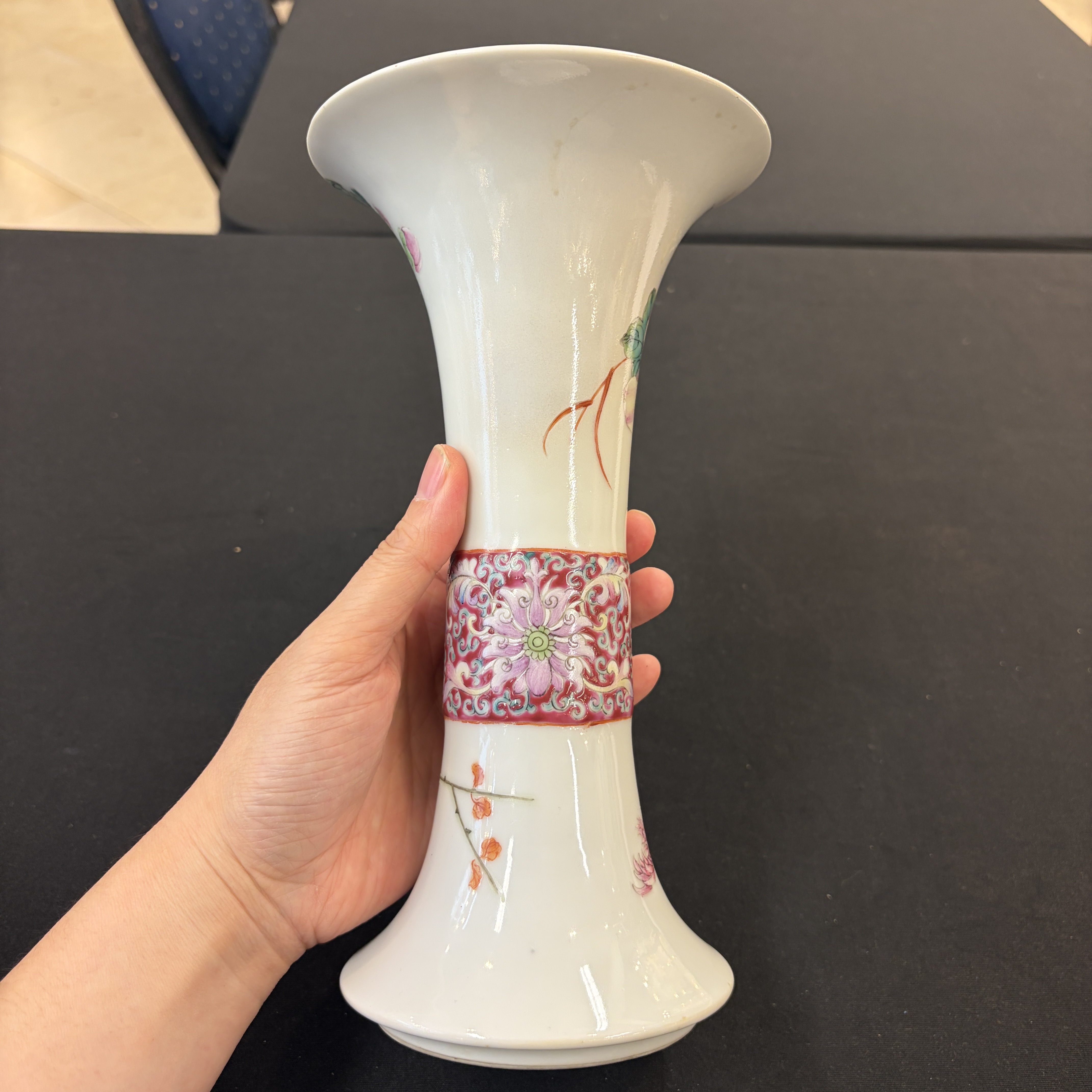 Five Chinese blue, white and famille rose wares — photo 33