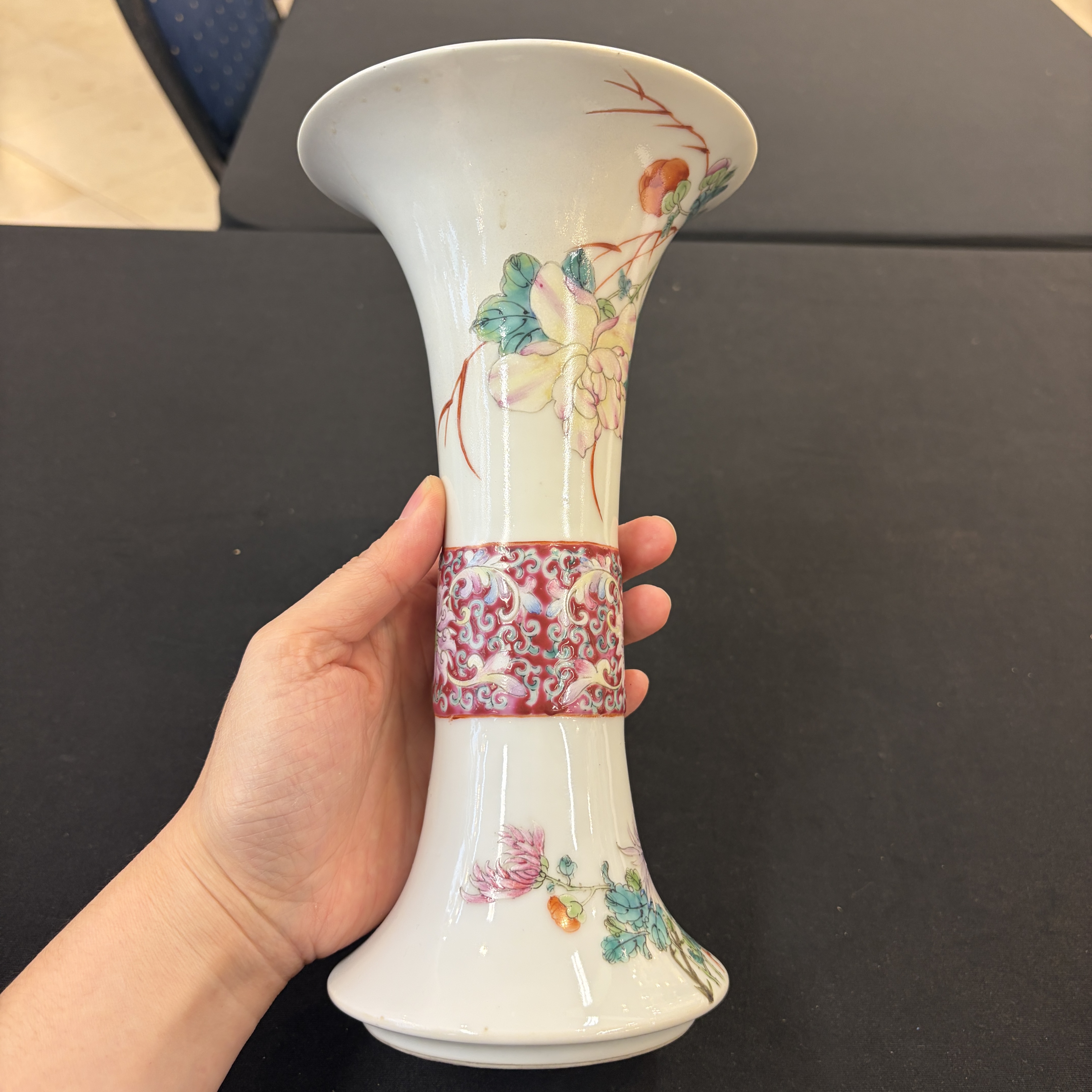 Five Chinese blue, white and famille rose wares — photo 34