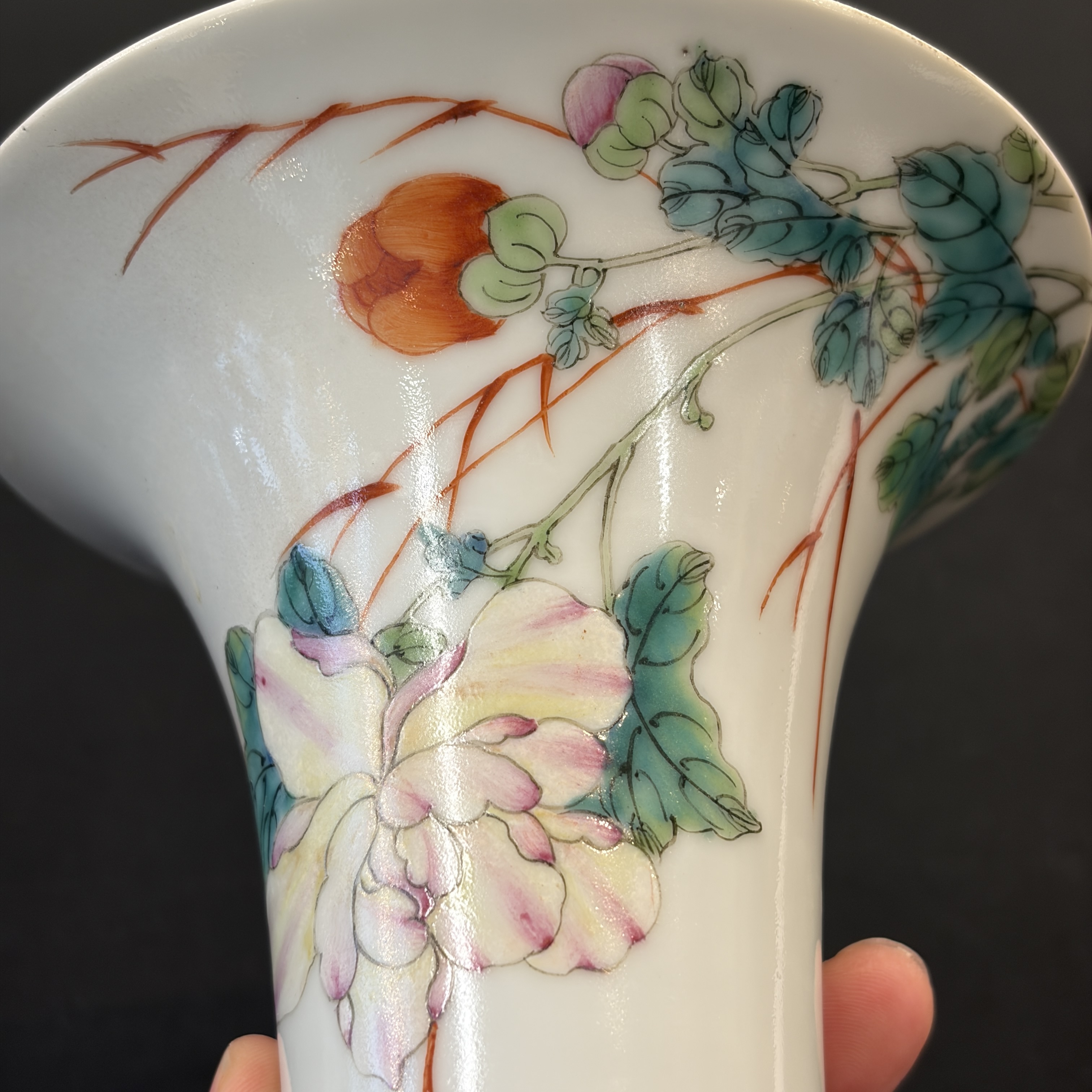 Five Chinese blue, white and famille rose wares — photo 37