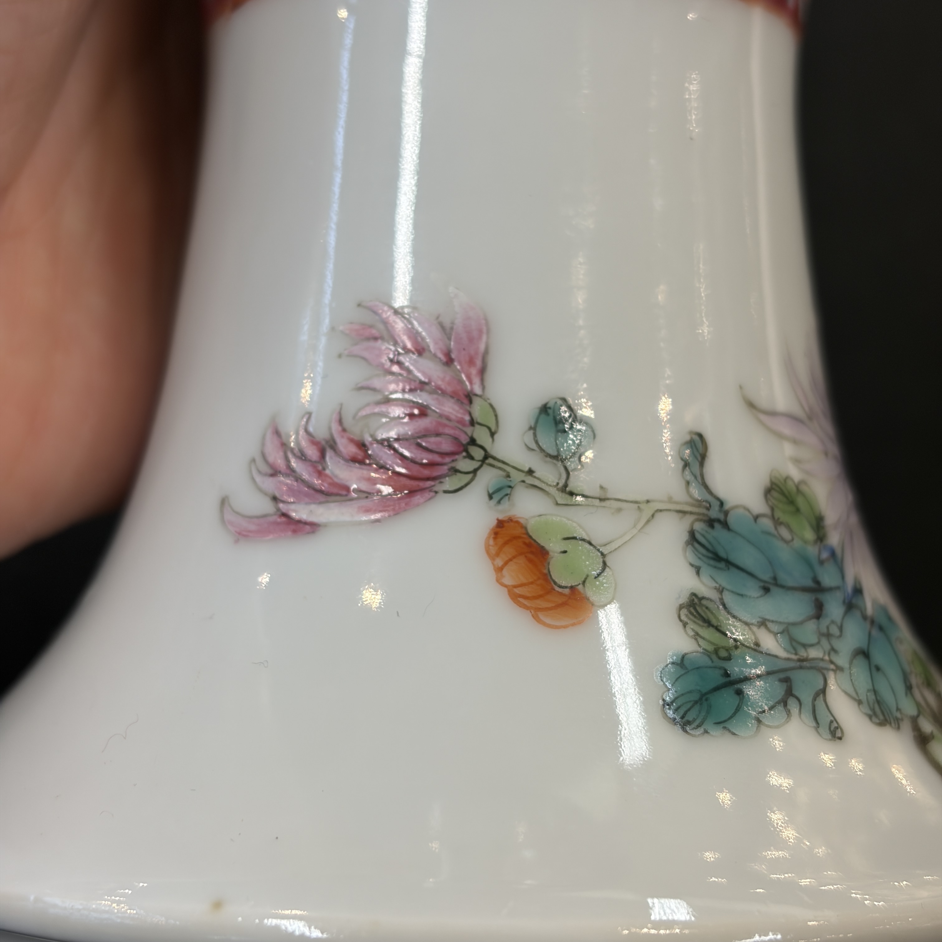 Five Chinese blue, white and famille rose wares — photo 40