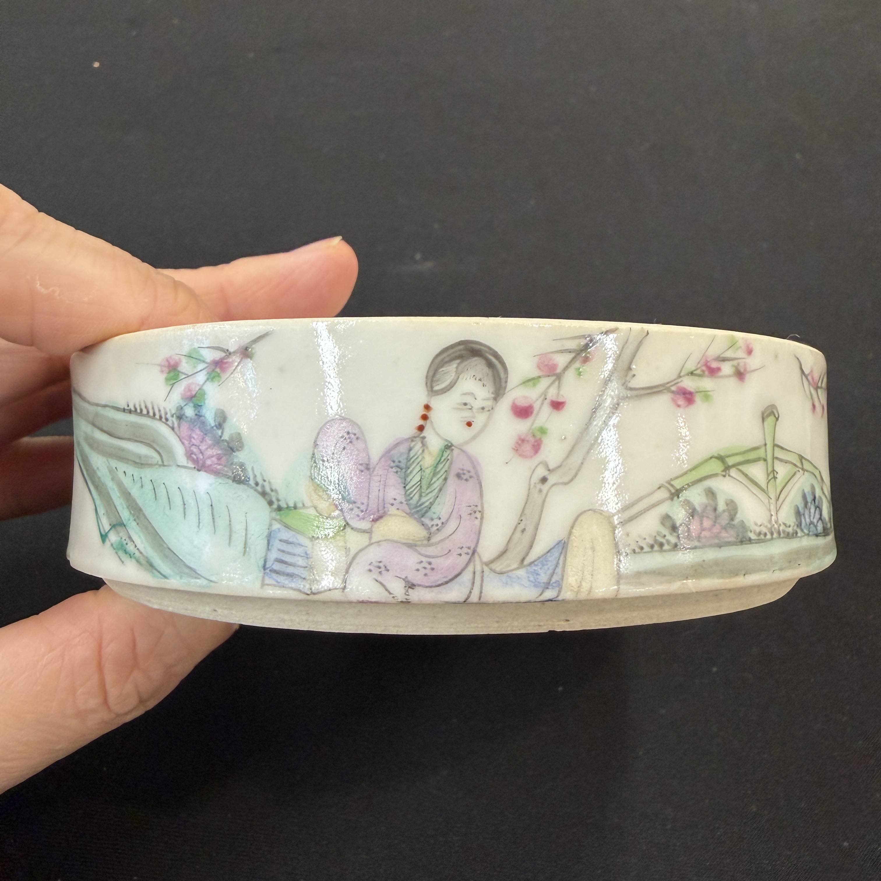 Five Chinese blue, white and famille rose wares — photo 50
