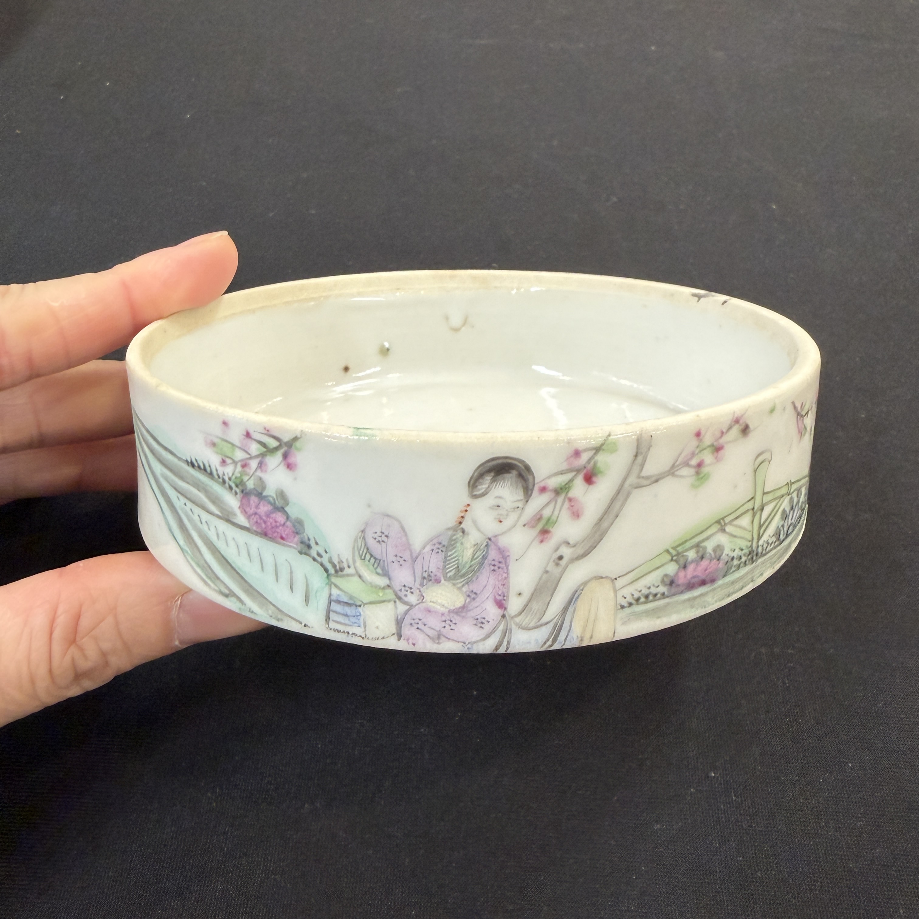 Five Chinese blue, white and famille rose wares — photo 56