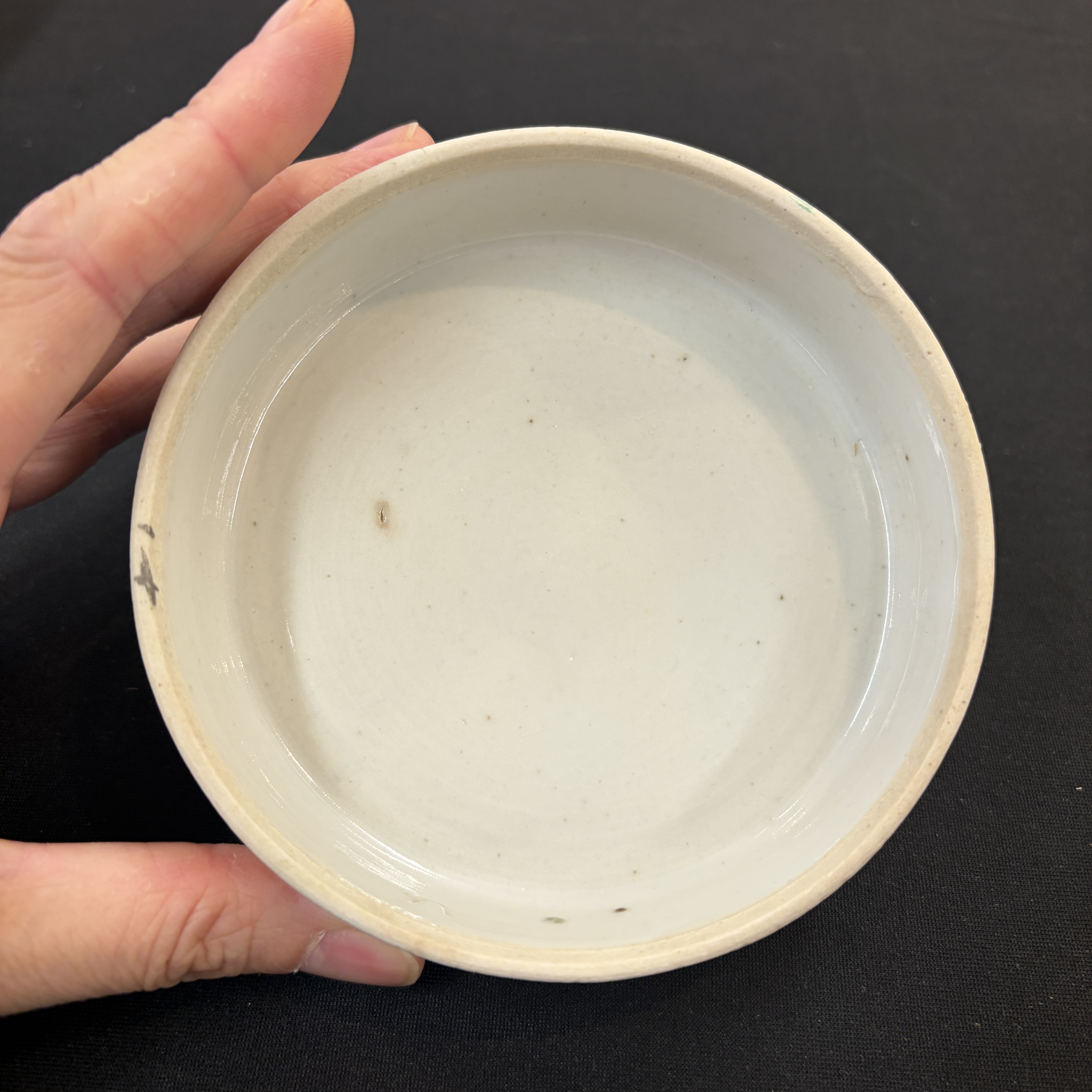 Five Chinese blue, white and famille rose wares — photo 58