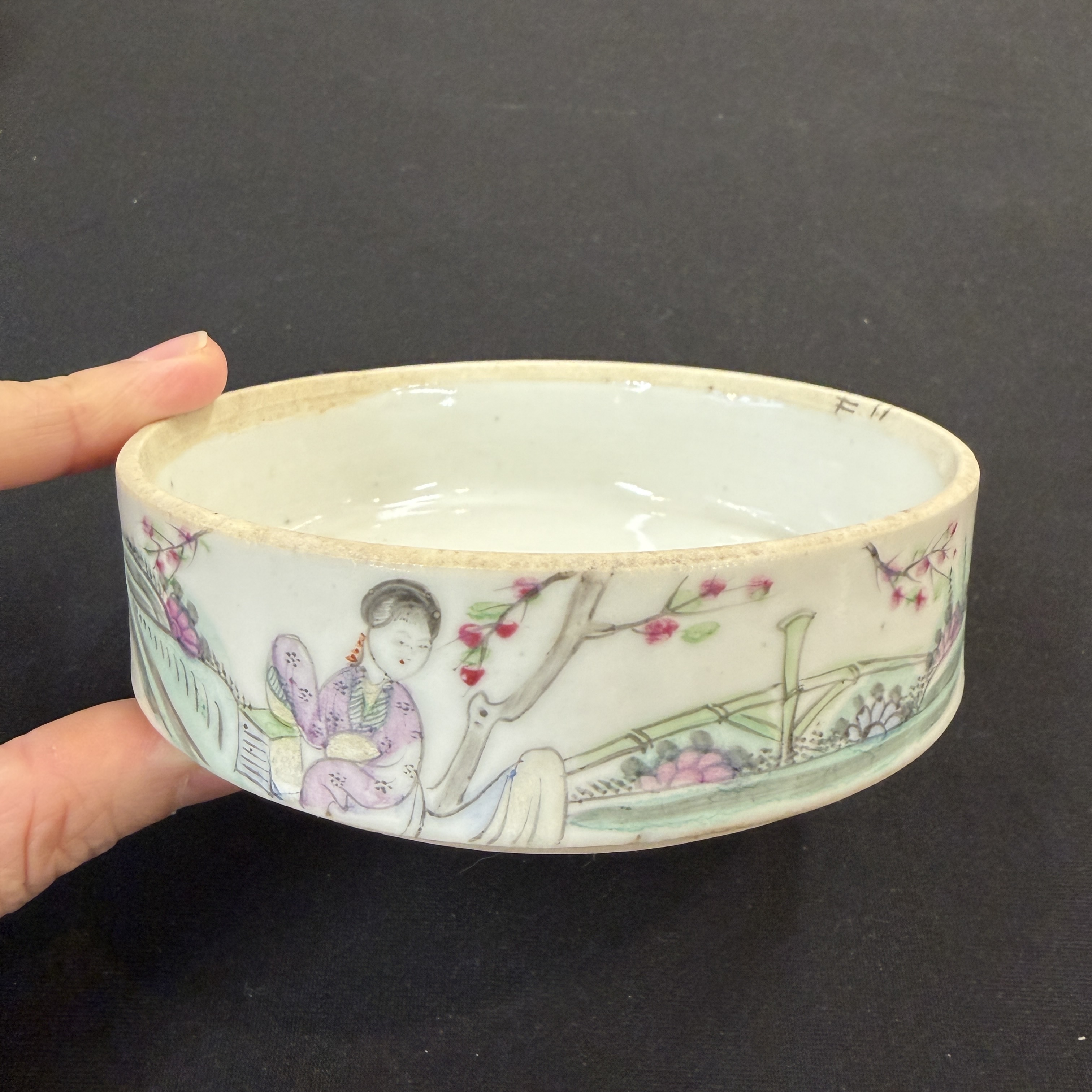 Five Chinese blue, white and famille rose wares — photo 60