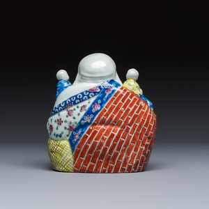 Five Chinese blue, white and famille rose wares — photo 6