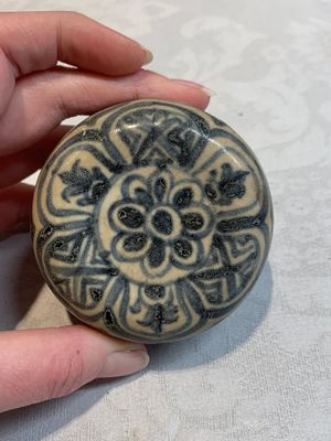 Five Chinese blue, white and monochrome jarlets and seven covered boxes, Yuan/Ming — 照片 24