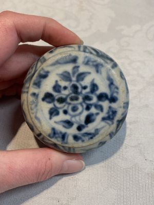 Five Chinese blue, white and monochrome jarlets and seven covered boxes, Yuan/Ming — 照片 28