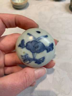 Five Chinese blue, white and monochrome jarlets and seven covered boxes, Yuan/Ming — 照片 40