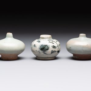 Five Chinese blue, white and monochrome jarlets and seven covered boxes, Yuan/Ming — 照片 5