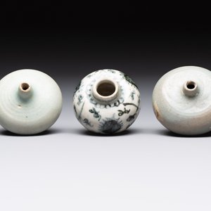 Five Chinese blue, white and monochrome jarlets and seven covered boxes, Yuan/Ming — 照片 6