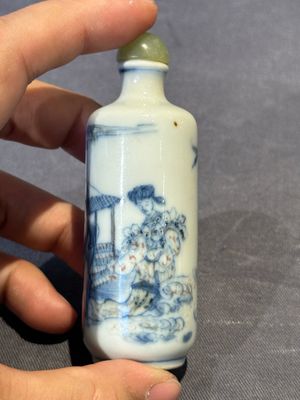 Five Chinese blue, white, copper-red and ge-type snuff bottles, Xuande, Yongzheng and Wan Yu 玩玉 mark, 18/19th C. — foto 11