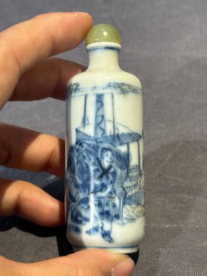 Five Chinese blue, white, copper-red and ge-type snuff bottles, Xuande, Yongzheng and Wan Yu 玩玉 mark, 18/19th C. — foto 12