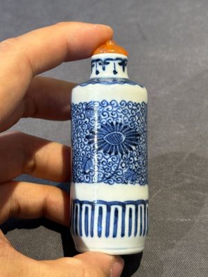 Five Chinese blue, white, copper-red and ge-type snuff bottles, Xuande, Yongzheng and Wan Yu 玩玉 mark, 18/19th C. — foto 19