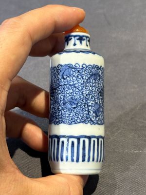 Five Chinese blue, white, copper-red and ge-type snuff bottles, Xuande, Yongzheng and Wan Yu 玩玉 mark, 18/19th C. — foto 22