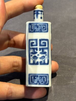 Five Chinese blue, white, copper-red and ge-type snuff bottles, Xuande, Yongzheng and Wan Yu 玩玉 mark, 18/19th C. — foto 30