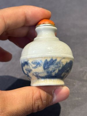 Five Chinese blue, white, copper-red and ge-type snuff bottles, Xuande, Yongzheng and Wan Yu 玩玉 mark, 18/19th C. — foto 35