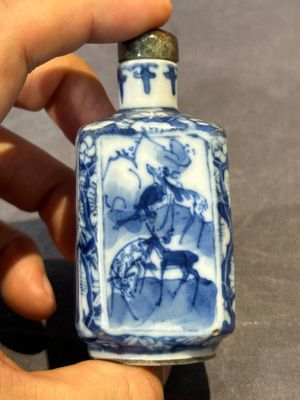 Five Chinese blue, white, copper-red and ge-type snuff bottles, Xuande, Yongzheng and Wan Yu 玩玉 mark, 18/19th C. — foto 5