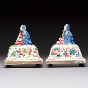Five Chinese blue, white, famille rose and wucai covers, Kangxi and later — 照片 4