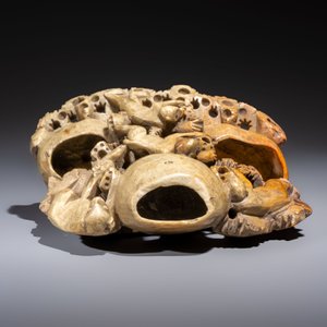 Five Chinese bronze 'Immortal' groups and a carved soapstone 'Monkeys' sculpture, 20th C. — 照片 12