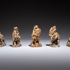 Five Chinese bronze 'Immortal' groups and a carved soapstone 'Monkeys' sculpture, 20th C. — 照片 2
