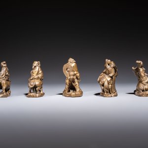 Five Chinese bronze 'Immortal' groups and a carved soapstone 'Monkeys' sculpture, 20th C. — 照片 4